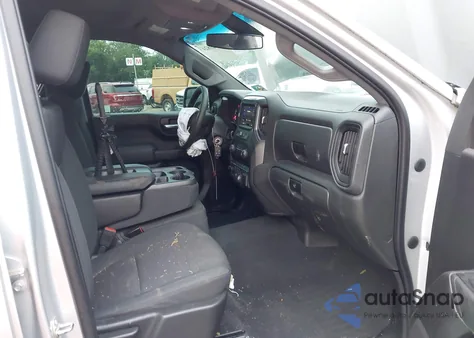 2020 Chevrolet Silverado 1500 4Wd Short Bed Custom z USA, uszkodzony, nr VIN 3GCPYBEK1LG149174